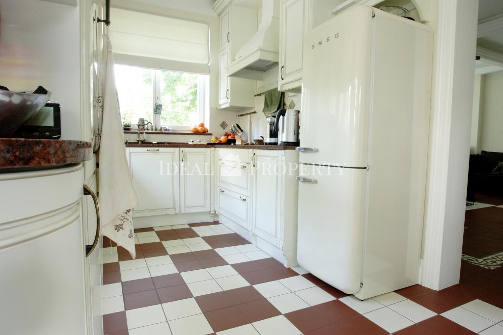 Stylish and comfortable home located on Kapu street.